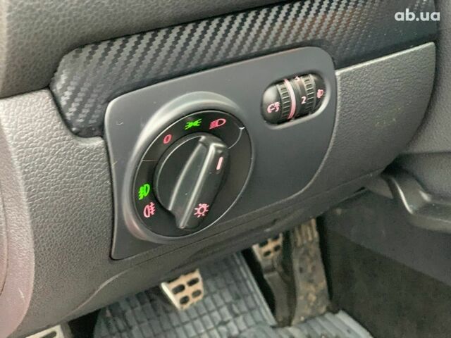 Красный Фольксваген Гольф, объемом двигателя 1.6 л и пробегом 197 тыс. км за 7690 $, фото 20 на Automoto.ua