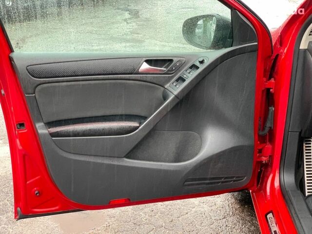 Красный Фольксваген Гольф, объемом двигателя 1.6 л и пробегом 197 тыс. км за 7690 $, фото 18 на Automoto.ua