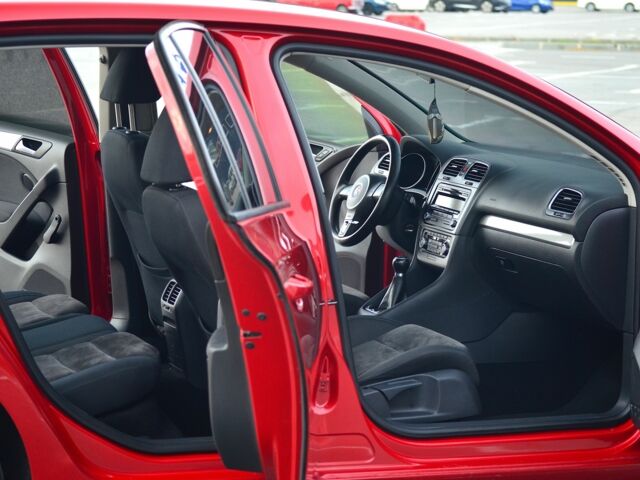 Червоний Фольксваген Гольф, об'ємом двигуна 1.4 л та пробігом 150 тис. км за 6999 $, фото 15 на Automoto.ua