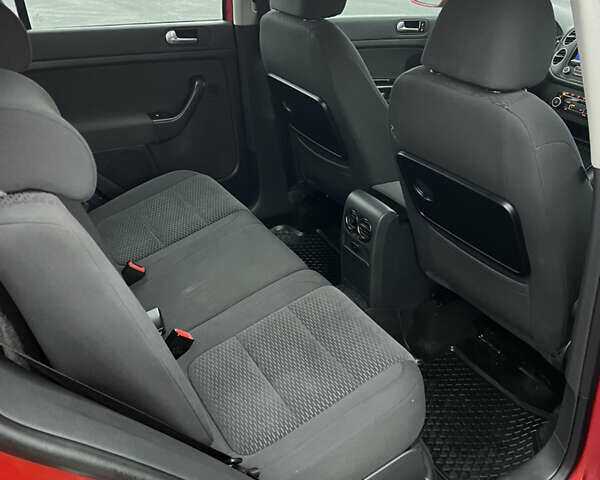 Червоний Фольксваген Гольф, об'ємом двигуна 1.6 л та пробігом 223 тис. км за 6550 $, фото 21 на Automoto.ua