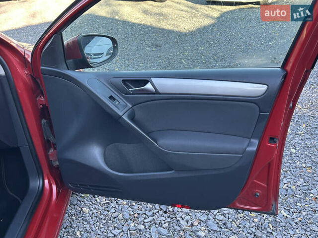 Красный Фольксваген Гольф, объемом двигателя 1.6 л и пробегом 270 тыс. км за 7700 $, фото 7 на Automoto.ua