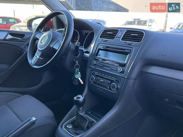 Красный Фольксваген Гольф, объемом двигателя 1.6 л и пробегом 270 тыс. км за 7700 $, фото 8 на Automoto.ua