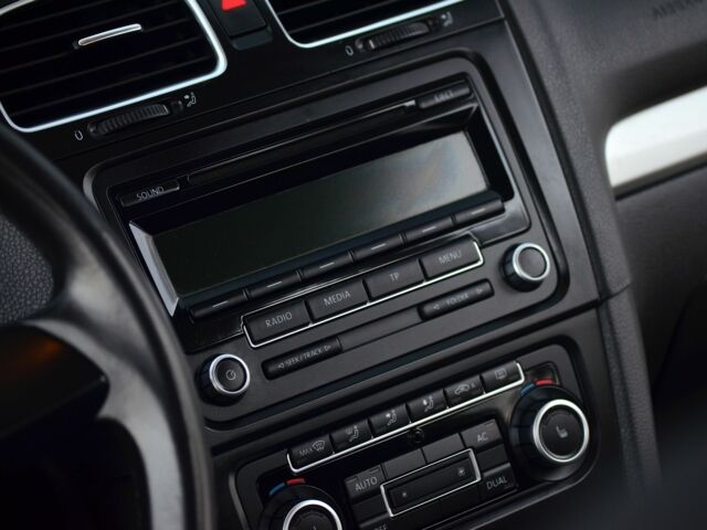 Червоний Фольксваген Гольф, об'ємом двигуна 1.4 л та пробігом 150 тис. км за 6999 $, фото 13 на Automoto.ua