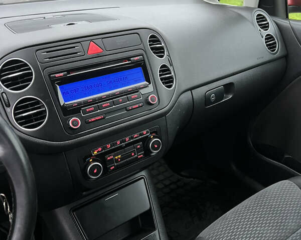 Червоний Фольксваген Гольф, об'ємом двигуна 1.6 л та пробігом 223 тис. км за 6550 $, фото 16 на Automoto.ua