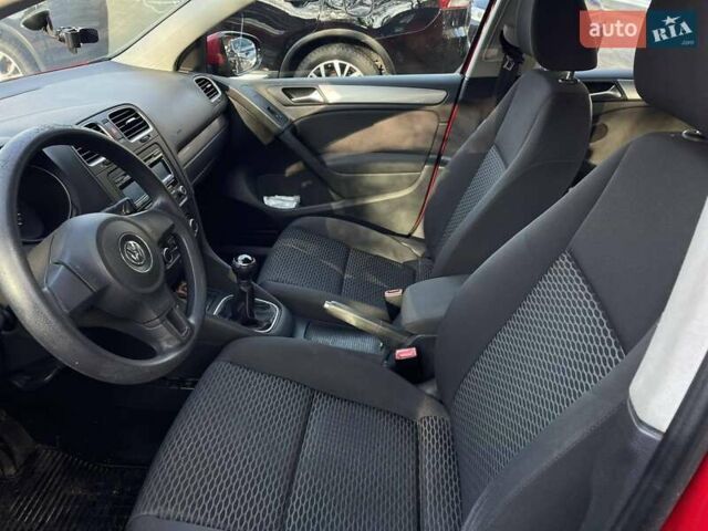 Красный Фольксваген Гольф, объемом двигателя 1.2 л и пробегом 205 тыс. км за 6800 $, фото 10 на Automoto.ua