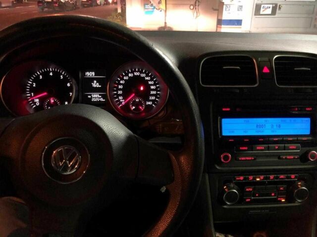 Красный Фольксваген Гольф, объемом двигателя 1.2 л и пробегом 200 тыс. км за 6450 $, фото 4 на Automoto.ua