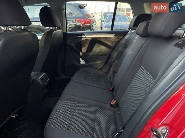 Красный Фольксваген Гольф, объемом двигателя 1.2 л и пробегом 205 тыс. км за 6800 $, фото 20 на Automoto.ua