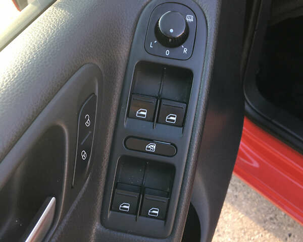 Красный Фольксваген Гольф, объемом двигателя 1.39 л и пробегом 220 тыс. км за 7200 $, фото 14 на Automoto.ua