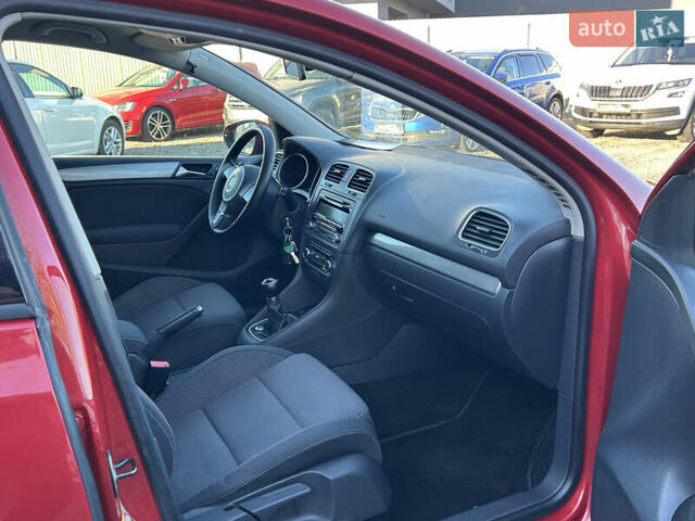 Красный Фольксваген Гольф, объемом двигателя 1.6 л и пробегом 270 тыс. км за 7700 $, фото 5 на Automoto.ua