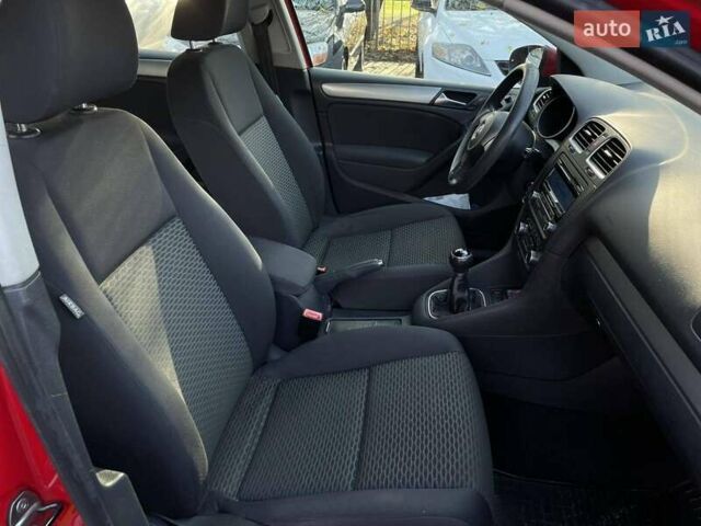 Красный Фольксваген Гольф, объемом двигателя 1.2 л и пробегом 205 тыс. км за 6800 $, фото 18 на Automoto.ua