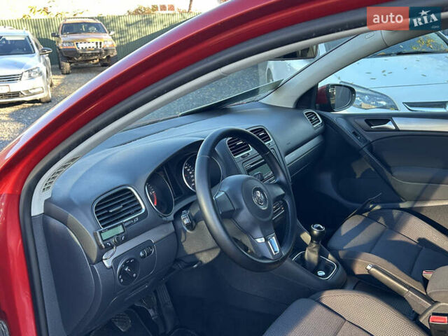 Красный Фольксваген Гольф, объемом двигателя 1.6 л и пробегом 270 тыс. км за 7700 $, фото 10 на Automoto.ua