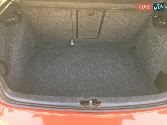 Красный Фольксваген Гольф, объемом двигателя 1.39 л и пробегом 220 тыс. км за 7200 $, фото 17 на Automoto.ua