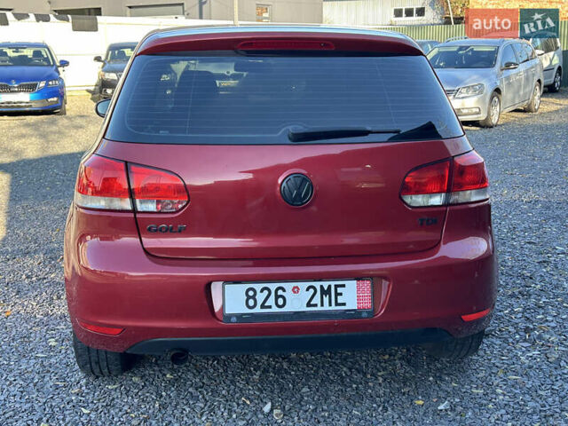 Красный Фольксваген Гольф, объемом двигателя 1.6 л и пробегом 270 тыс. км за 7700 $, фото 4 на Automoto.ua