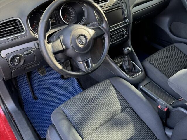 Червоний Фольксваген Гольф, об'ємом двигуна 1.4 л та пробігом 223 тис. км за 5850 $, фото 12 на Automoto.ua