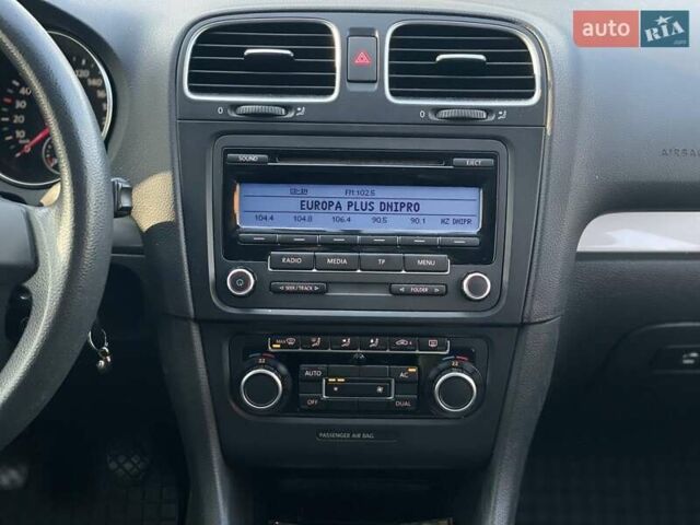 Красный Фольксваген Гольф, объемом двигателя 1.2 л и пробегом 205 тыс. км за 6800 $, фото 16 на Automoto.ua