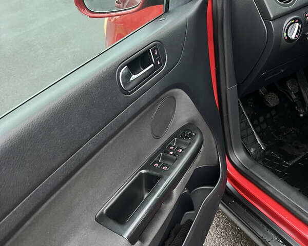 Червоний Фольксваген Гольф, об'ємом двигуна 1.6 л та пробігом 223 тис. км за 6550 $, фото 11 на Automoto.ua