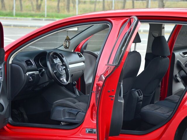 Червоний Фольксваген Гольф, об'ємом двигуна 1.4 л та пробігом 150 тис. км за 6999 $, фото 9 на Automoto.ua