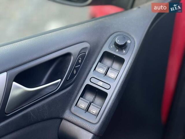 Красный Фольксваген Гольф, объемом двигателя 1.2 л и пробегом 205 тыс. км за 6800 $, фото 11 на Automoto.ua