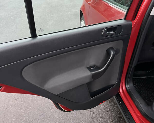 Червоний Фольксваген Гольф, об'ємом двигуна 1.6 л та пробігом 223 тис. км за 6550 $, фото 18 на Automoto.ua