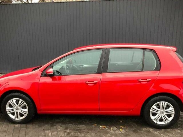 Красный Фольксваген Гольф, объемом двигателя 1.2 л и пробегом 200 тыс. км за 6450 $, фото 2 на Automoto.ua