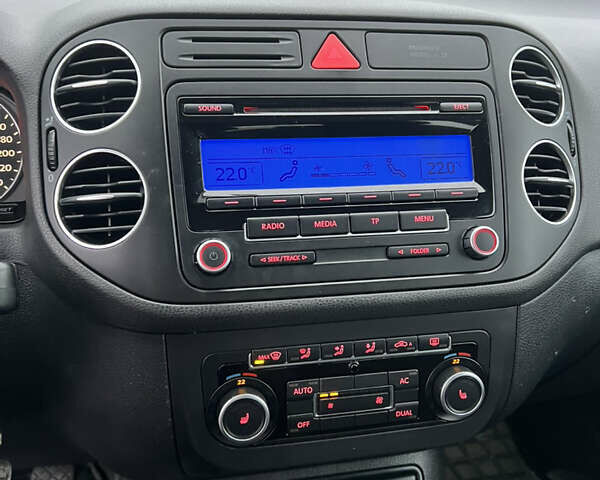 Червоний Фольксваген Гольф, об'ємом двигуна 1.6 л та пробігом 223 тис. км за 6550 $, фото 13 на Automoto.ua