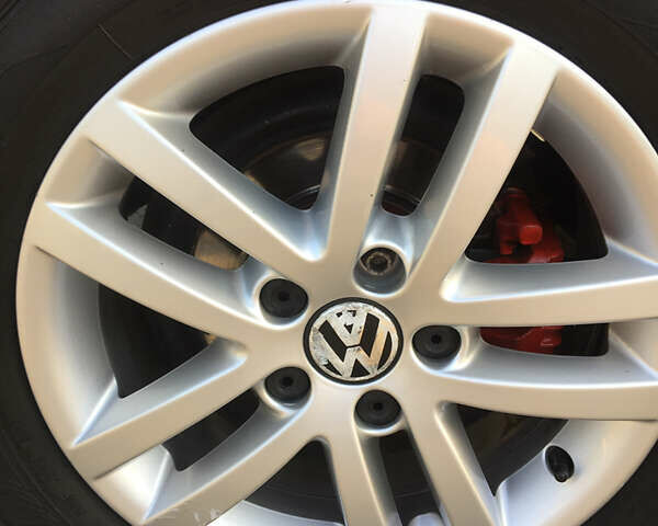 Красный Фольксваген Гольф, объемом двигателя 1.39 л и пробегом 220 тыс. км за 7200 $, фото 8 на Automoto.ua