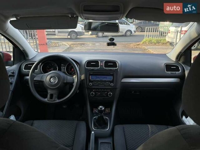 Красный Фольксваген Гольф, объемом двигателя 1.2 л и пробегом 205 тыс. км за 6800 $, фото 15 на Automoto.ua