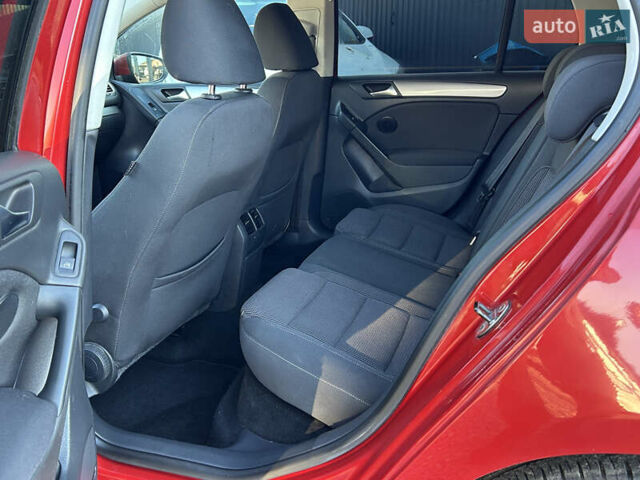 Красный Фольксваген Гольф, объемом двигателя 1.6 л и пробегом 270 тыс. км за 7700 $, фото 13 на Automoto.ua