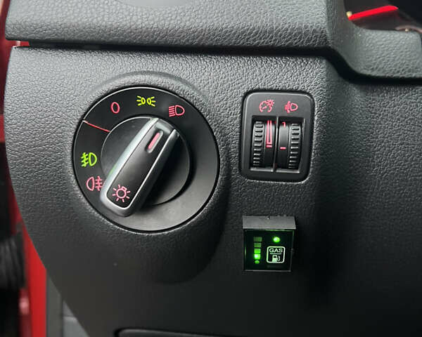 Червоний Фольксваген Гольф, об'ємом двигуна 1.6 л та пробігом 223 тис. км за 6550 $, фото 29 на Automoto.ua