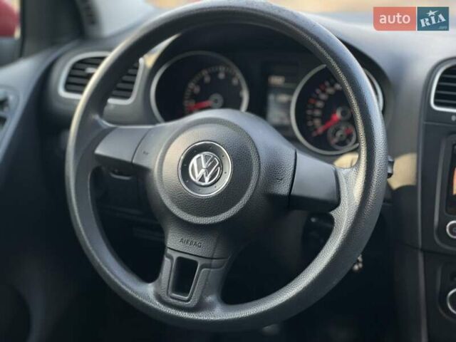 Красный Фольксваген Гольф, объемом двигателя 1.2 л и пробегом 205 тыс. км за 6800 $, фото 14 на Automoto.ua