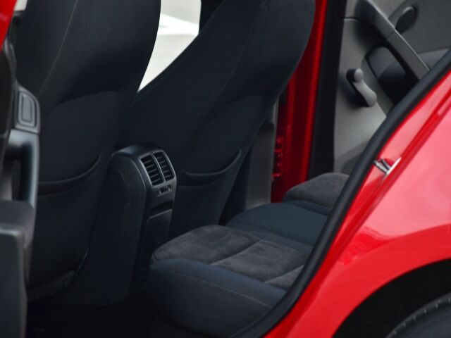 Червоний Фольксваген Гольф, об'ємом двигуна 1.4 л та пробігом 150 тис. км за 6999 $, фото 10 на Automoto.ua