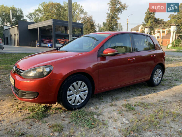 Красный Фольксваген Гольф, объемом двигателя 1.2 л и пробегом 202 тыс. км за 6300 $, фото 1 на Automoto.ua