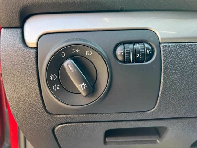 Красный Фольксваген Гольф, объемом двигателя 1.4 л и пробегом 156 тыс. км за 10350 $, фото 9 на Automoto.ua