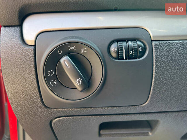 Красный Фольксваген Гольф, объемом двигателя 1.4 л и пробегом 156 тыс. км за 10350 $, фото 9 на Automoto.ua