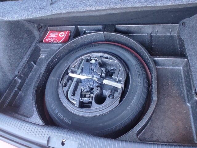 Красный Фольксваген Гольф, объемом двигателя 0 л и пробегом 130 тыс. км за 10000 $, фото 2 на Automoto.ua