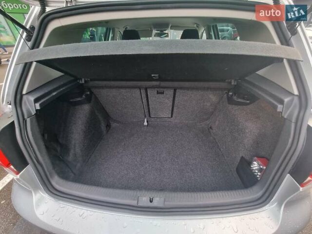 Красный Фольксваген Гольф, объемом двигателя 1.39 л и пробегом 177 тыс. км за 8499 $, фото 7 на Automoto.ua