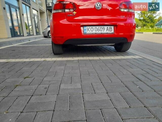 Красный Фольксваген Гольф, объемом двигателя 1.4 л и пробегом 251 тыс. км за 6850 $, фото 3 на Automoto.ua