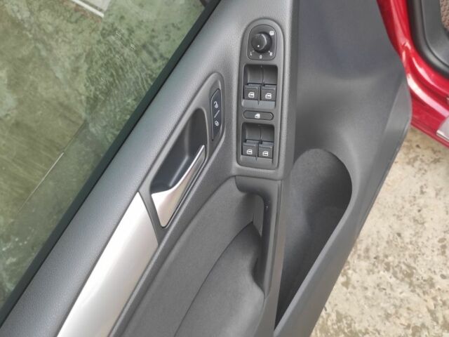 Красный Фольксваген Гольф, объемом двигателя 0 л и пробегом 130 тыс. км за 10000 $, фото 18 на Automoto.ua