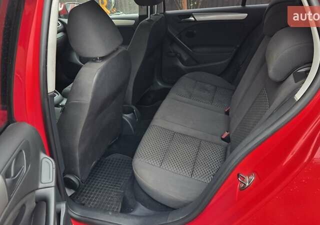 Красный Фольксваген Гольф, объемом двигателя 1.2 л и пробегом 157 тыс. км за 4900 $, фото 6 на Automoto.ua