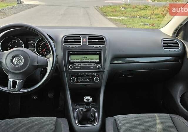 Красный Фольксваген Гольф, объемом двигателя 1.39 л и пробегом 232 тыс. км за 7300 $, фото 7 на Automoto.ua