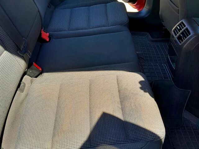 Красный Фольксваген Гольф, объемом двигателя 2.5 л и пробегом 127 тыс. км за 8400 $, фото 2 на Automoto.ua