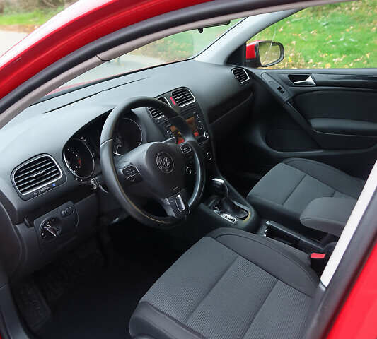 Красный Фольксваген Гольф, объемом двигателя 1.6 л и пробегом 290 тыс. км за 7700 $, фото 8 на Automoto.ua