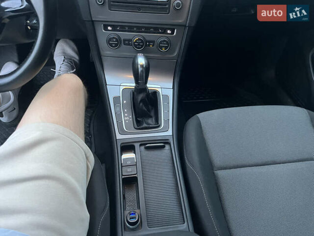 Червоний Фольксваген Гольф, об'ємом двигуна 1.4 л та пробігом 170 тис. км за 10500 $, фото 15 на Automoto.ua