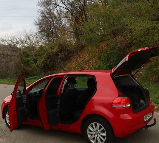 Красный Фольксваген Гольф, объемом двигателя 1.6 л и пробегом 290 тыс. км за 7700 $, фото 4 на Automoto.ua