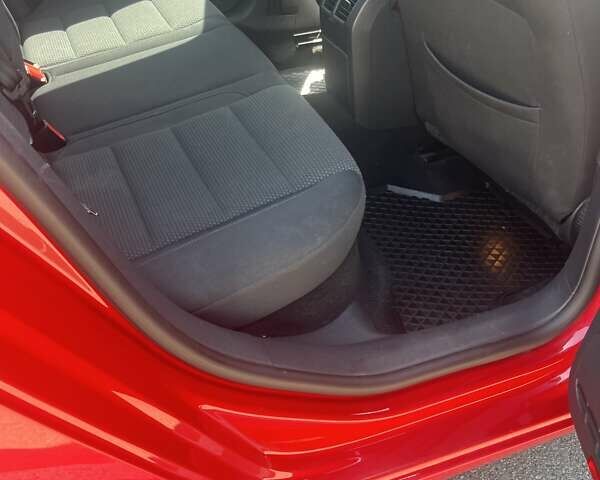 Красный Фольксваген Гольф, объемом двигателя 1.39 л и пробегом 250 тыс. км за 7999 $, фото 10 на Automoto.ua