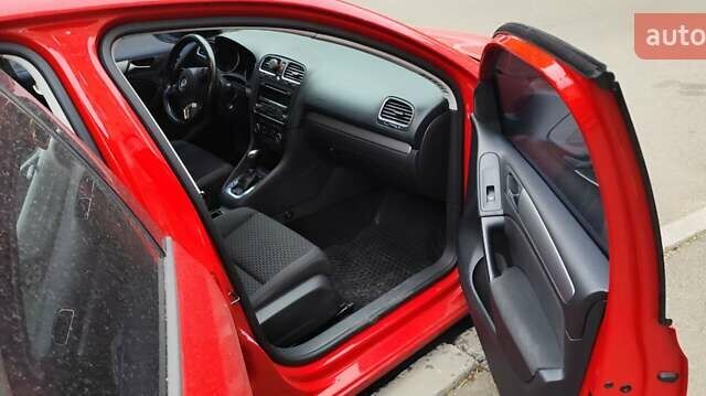 Червоний Фольксваген Гольф, об'ємом двигуна 1.39 л та пробігом 137 тис. км за 8400 $, фото 4 на Automoto.ua