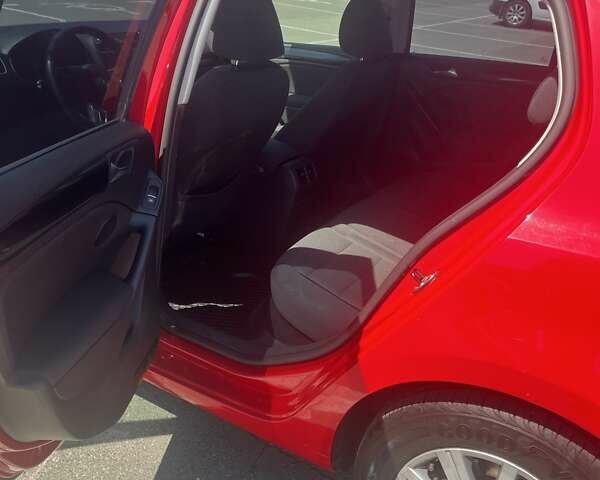 Красный Фольксваген Гольф, объемом двигателя 1.39 л и пробегом 250 тыс. км за 7999 $, фото 2 на Automoto.ua