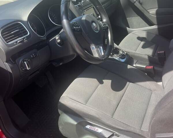 Красный Фольксваген Гольф, объемом двигателя 1.39 л и пробегом 250 тыс. км за 7999 $, фото 5 на Automoto.ua