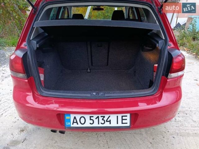 Красный Фольксваген Гольф, объемом двигателя 1.39 л и пробегом 151 тыс. км за 8900 $, фото 2 на Automoto.ua