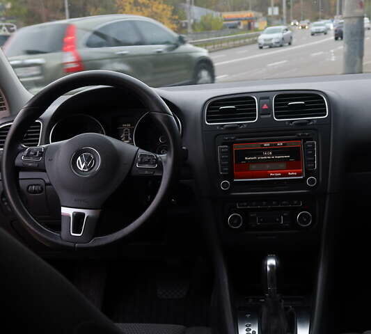 Красный Фольксваген Гольф, объемом двигателя 1.6 л и пробегом 290 тыс. км за 7700 $, фото 6 на Automoto.ua